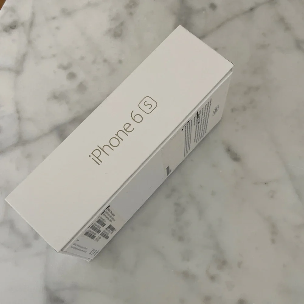 Unlocked 64GB Apple iPhone 6S with White and Gold Finish
